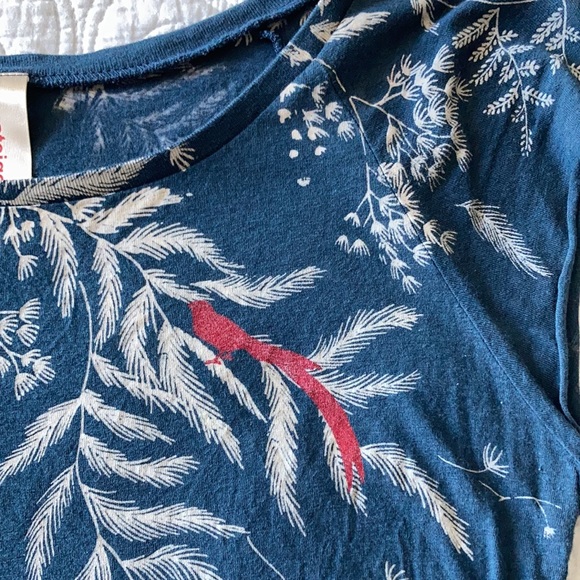 Anthropolgie style t shirt with bird - Picture 2 of 4